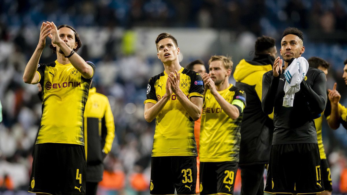 Borussia Dortmund saluta