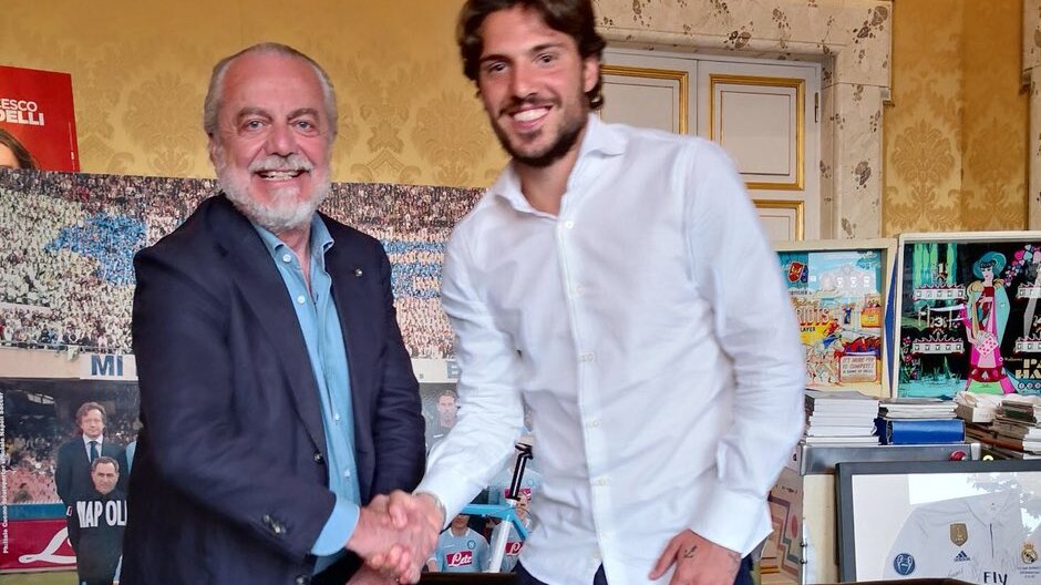 Verdi firma con il Napoli