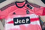 La nuova maglia realizzata con Adidas, Pharrell Williams e Humanrace