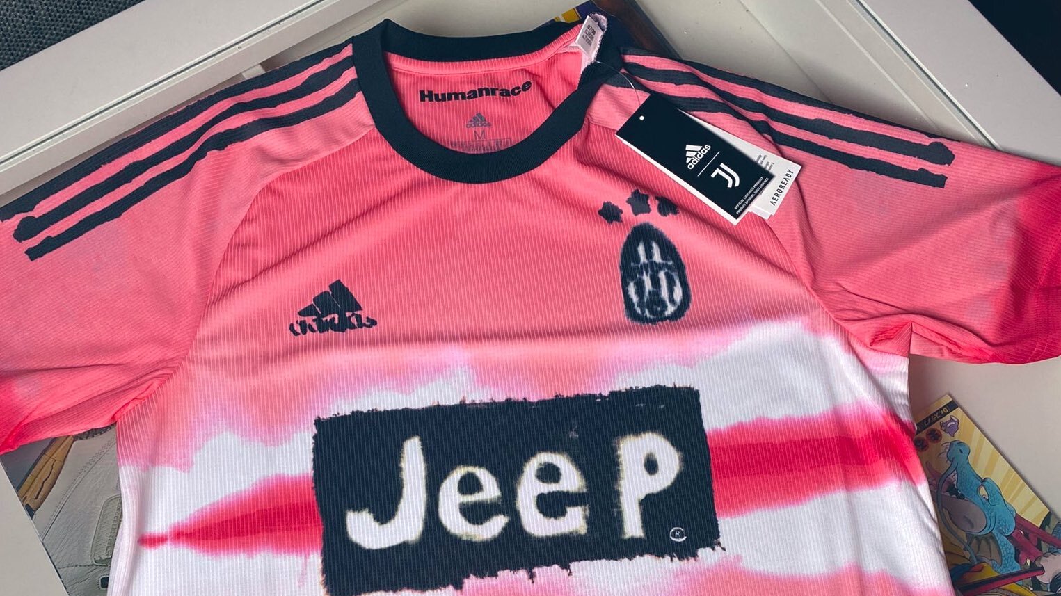 La nuova maglia realizzata con Adidas, Pharrell Williams e Humanrace