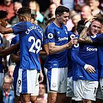 Giocatori Everton esultano