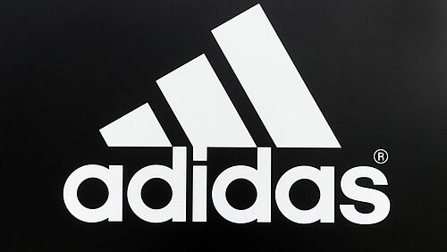 Adidas cambia logo ecco Adidas Performance