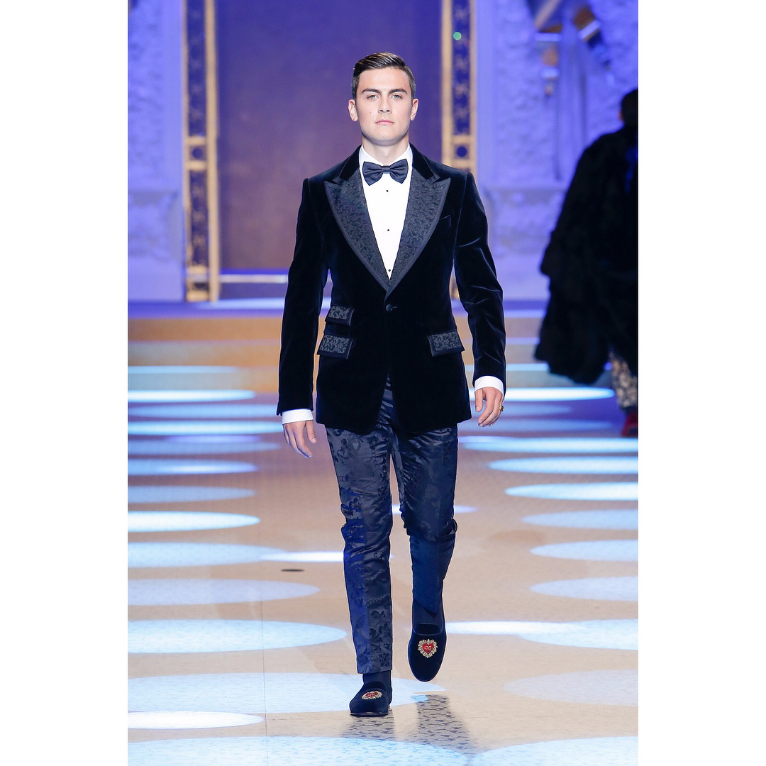 Dybala sfila per Dolce&Gabbana